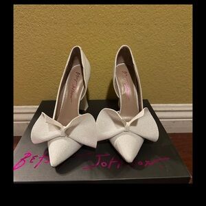 Betsey Johnson Cream Bow Heels
